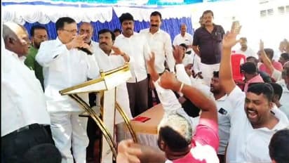 ಸಚಿವ ರಾಜಣ್ಣ, ಕಾಂಗ್ರೆಸ್ ಕಾರ್ಯಕರ್ತರ ನಡುವೆ ವಾಗ್ವಾದ: ಕೆಲ ಸಮಯ ಗದ್ದಲ