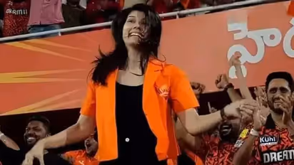 ஒரு ரன்னில் த்ரில் வெற்றி – காவ்யா மாறனை கையிலேயே பிடிக்க முடியல: துள்ளி குதித்த கொண்டாடிய வீடியோ வைரல்!