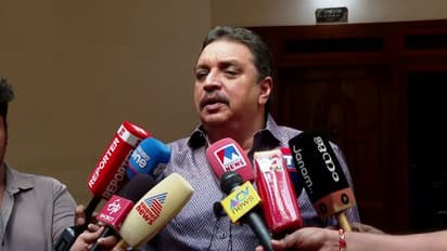 'തരൂരിന്റെ അഭിമുഖത്തിലെ പരാമർശങ്ങൾ ദൗർഭാഗ്യകരം, ആരെ സഹായിക്കാനാണ് ഇത്തരം സന്ദേശം നൽകുന്നത്'? ഷിബു ബേബി ജോൺ