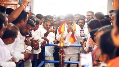 ಬೆಂಗಳೂರು ಗ್ರಾಮಾಂತರ: ನಾಮಪತ್ರ ಸಲ್ಲಿಸುವ ಮೊದಲು ಮನೆದೇವರು ಕೆಂಕೇರಮ್ಮನ ಆಶೀರ್ವಾದ ಪಡೆದ ಡಿ.ಕೆ.ಸುರೇಶ್‌