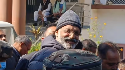 Mukhtar Ansari: गाजीपुर में कहा खोदी जा रही मुख्तार की कब्र... किसके बगल होगा सुपुर्द-ए-खाक? पढ़ें...