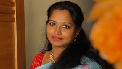 തെരഞ്ഞെടുപ്പില് നിന്ന് പിന്മാറി കാവ്യ, തീരുമാനത്തില് ഖേദം അറിയിച്ച് കത്ത്; ബിആര്എസിന് തിരിച്ചടി