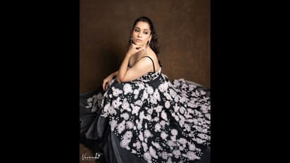 బ్లాక్ గౌన్ లో రష్మీ గౌతమ్ భలే ఉందిగా.. జబర్దస్త్ యాంకర్ ఫోజులు వైరల్ 