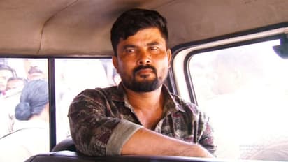 'അതിഥി തൊഴിലാളി'യെന്ന പേര് മാത്രം! വടകരയിലെ 'പണി'ക്കിടെ വിവരം ചോർന്നു; പാഞ്ഞെത്തി പൊലീസ്, കയ്യോടെ പിടികൂടി