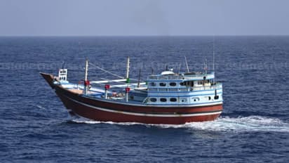 പാക്കിസ്ഥാൻകാര്ക്ക് രക്ഷകരായി ഇന്ത്യൻ നാവികസേന; പൊരുതി നേടിയ വിജയം, 12 മണിക്കൂറിൽ കൊള്ളക്കാരെ കീഴടക്കി