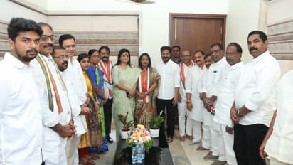 బీఆర్ఎస్కు షాక్: కాంగ్రెస్లో చేరిన జీహెచ్ఎంసీ మేయర్ గద్వాల విజయలక్ష్మి