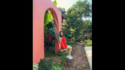 ఊయల ఊగుతూ ప్రకృతిని ఆస్వాదిస్తున్న 'బ్రో' హీరోయిన్.. లేటెస్ట్ ఫోటోస్ 