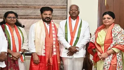 బీఆర్ఎస్కు షాక్: కాంగ్రెస్లో చేరిన కడియం శ్రీహరి