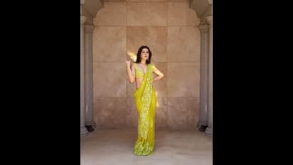 గ్రీన్ శారీలో రాశి ఖన్నా క్రేజీ అనిపించే ఫోజులు.. ఎంత అందంగా ఉందో చూశారా 