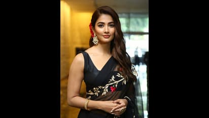 బాయ్ ఫ్రెండ్ తో పూజా హెగ్దే? ఫస్ట్ టైమ్ అతనితో కనిపించిన బుట్టబొమ్మ.. ఫొటోలు వైరల్!