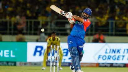 రిషబ్ పంత్ ఈజ్ బ్యాక్.. 160 స్ట్రైక్ రేట్తో హాఫ్ సెంచరీ కొట్టిన ఢిల్లీ కెప్టెన్