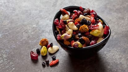 உடலில் இந்த '4' பிரச்சனை உள்ளவங்க நட்ஸ்கள் சாப்பிடக் கூடாது.. ஏன் தெரியுமா?