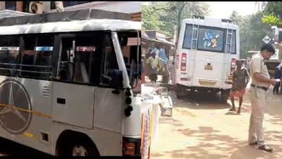 അമിതവേഗം; വർക്കലയിൽ ട്രാവലർ വാൻ നിയന്ത്രണം വിട്ട് ബലിതർപ്പണത്തിനെത്തിയ അമ്മയെയും കുഞ്ഞിനെയും ഇടിച്ചിട്ടു