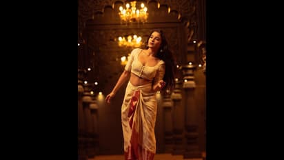 ಮೆ ತೋ ತೇರಿ ಜೋಗನಿಯಾ ಎನ್ನುತ್ತಲೇ ಇಂಟರ್ನೆಟ್ ಬಿಸಿ ಹೆಚ್ಚಿಸಿದ ಚ್ರೈತ್ರಾ ಆಚಾರ್