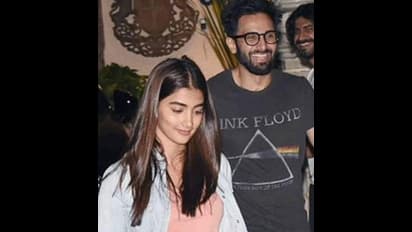 ಕಡೆಗೂ ಬಾಯ್ ಫ್ರೆಂಡ್ ಜೊತೆ ಪಾಪಾರಾಜಿಗಳ ಹತ್ರ ಸಿಕ್ಕಿ ಬಿದ್ರು ನಟಿ ಪೂಜಾ ಹೆಗ್ಡೆ