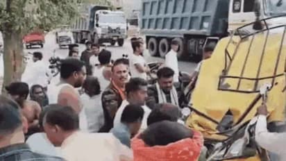 UP News: चित्रकूट में ऑटो में डंपर ने मारी जोरदार टक्कर...5 यात्रियों की मौत...3 घायल...ये थी वजह