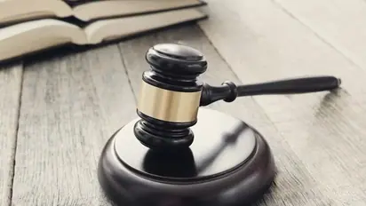 അഫ്ഗാനിസ്ഥാനിലെ ഓസ്ട്രേലിയൻ സേനയുടെ യുദ്ധക്കുറ്റങ്ങൾ തുറന്നുകാണിച്ച മുൻ സൈനിക അഭിഭാഷകന് തടവ് ശിക്ഷ