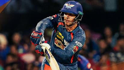 నన్నే సెంట్రల్ కాంట్రాక్ట్ నుంచి తొలగిస్తారా.. బ్యాట్తో క్వింటన్ డికాక్ విధ్వంసం