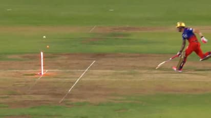 എന്താ ഉന്നം, ഡു പ്ലെസിസ് ചിത്രത്തിലില്ല! മലയാളി താരത്തിന്റെ ഏറില് ആര്സിബിക്ക് നഷ്ടമായത് നിര്ണായക വിക്കറ്റ്