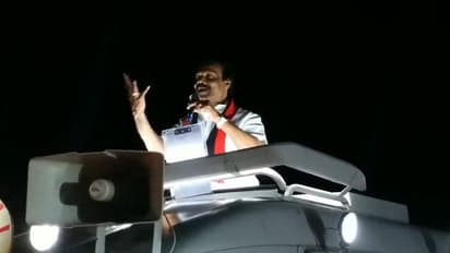 பிரதமர் யார் என்றே தெரியாது; பெயர் பலகை இல்லாத பேருந்தை ஓட்டுகிறார் எடப்பாடி பழனிசாமி - ஐ.லியோனி விமர்சனம்