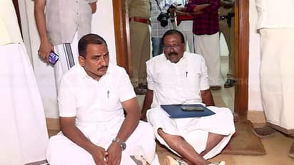 'അഭ്യാസമിറക്കേണ്ട': പത്രിക സമര്‍പ്പിക്കാൻ ആദ്യ ടോക്കൺ കിട്ടിയില്ല, പ്രതിഷേധിച്ച് രാജ്മോഹൻ ഉണ്ണിത്താൻ