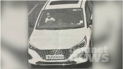 3 വയസുകാരനെ മടിയിൽ ഇരുത്തി ഡ്രൈവിംഗ്; എഐ ക്യാമറയിൽ കുടുങ്ങി, ലൈസൻസ് സസ്പെൻഡ് ചെയ്ത് മോട്ടോർ വാഹന വകുപ്പ്