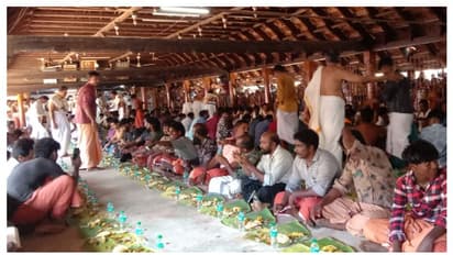 തൂശനിലയിൽ 40ലധികം വിഭവങ്ങൾ, കൂടെ കൊതിയൂറും അമ്പലപ്പുഴ പാൽപ്പായസം; നാടകശാല സദ്യയിൽ പങ്കെടുത്ത് പതിനായിരങ്ങൾ