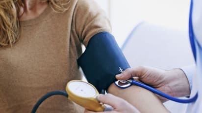 Health Tips: ഉയര്ന്ന രക്തസമ്മർദ്ദമുള്ളവര് ഒഴിവാക്കേണ്ട ഏഴ് ഭക്ഷണങ്ങള്...