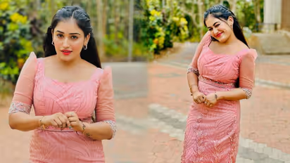 മിനി ഗൗണിൽ സുന്ദരിയായി അനുമോൾ, ചിത്രങ്ങൾ