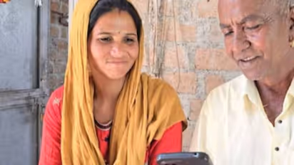 ഫണ്ണി റീൽസ് കണ്ട് വീണുപോയി, 80 -കാരനെ പ്രണയിച്ച് 34 -കാരി, ഒടുവിൽ ഇരുവർക്കും വിവാഹം