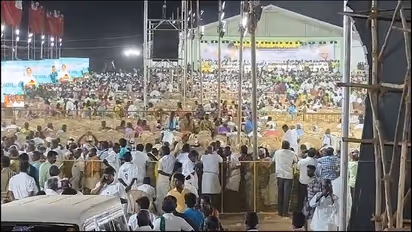 கரூரில் செந்தில் பாலாஜியை விமர்சித்து பேசிய பழனிசாமி; சாரை சாரையாக வெளியேறிய மக்களால் அதிர்ச்சி