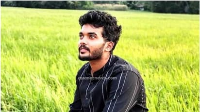 വീട്ടിലെ മുറിയിൽ കഴുത്തിന് മുറിവേറ്റ് രക്തം വാര്ന്ന നിലയിൽ യുവാവ്, ആശുപത്രിയിൽ എത്തിച്ചെങ്കിലും മരിച്ചു