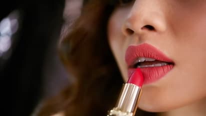 Red Lipstick Banned நாடு முழுவதும் சிவப்பு லிப்ஸ்டிக்கிற்கு தடை: வட கொரியா அதிரடி!