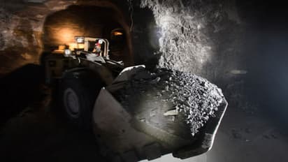 16 ദിവസത്തെ അനിശ്ചിതത്വത്തിന് അവസാനം, സ്വർണഖനിയിൽ കുടുങ്ങിയ 13 പേർക്കായുള്ള തിരച്ചിൽ നിർത്തി 