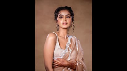 ಉಫ್‌ ಸಖತ್ ಹಾಟ್‌..ಕರ್ಲಿ ಹೇರ್‌, ಟ್ರಾನ್ಸ್‌ಪರೆಂಟ್ ಸೀರೆಯಲ್ಲಿ ಮೈಮಾಟ ತೋರಿಸಿದ ಅನುಪಮಾ!