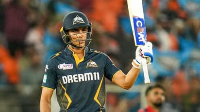 'గిల్' మాంగే మోర్.. బౌండరీల వర్షం.. ఏం షాట్స్ గురూ.. అదిరిపోయింది !