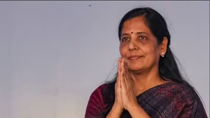 ഭാര്യ സുനിത വഴി നിന്ന് കെജ്രിവാളിന്റെ സന്ദേശം MLA -മാർക്ക്; 'അവർ നമ്മുടെ കുടുംബമാണ്, അവർക്ക് വേണ്ടത് ചെയ്യണം'