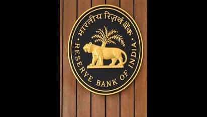 ప్రభుత్వనికి రూ. 2.11 లక్షల కోట్ల చెక్కు.. తొలిసారిగా రిజర్వ్ బ్యాంక్ చర్య...