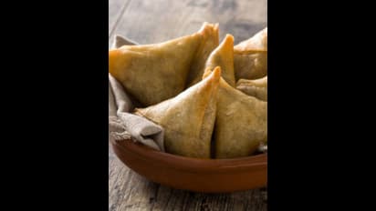 సమోసాలు తింటే ఏమౌతుందో తెలిస్తే వాటి జోలికే వెళ్లరు..