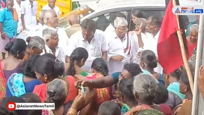 வேட்பாளரை வரவேற்ற பெண்களுக்கு வெளிப்படையாக பணப்பட்டுவாடா; காங்கிரஸ் கூட்டத்தில் பரபரப்பு