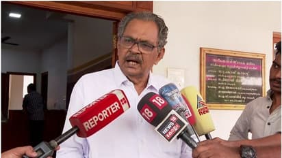 ഇഡി ഓഫീസിലെത്തി സിപിഎം ജില്ലാ സെക്രട്ടറിയുടെ മൊഴിയെടുത്ത് ആദായനികുതി വകുപ്പ്, തൃശ്ശൂരിൽ 2 ബാങ്കുകളിൽ പരിശോധന