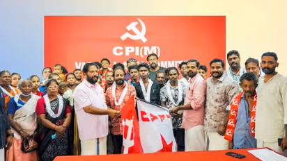 വര്ക്കലയിലെ നൂറിലധികം യൂത്ത് കോണ്ഗ്രസ്, ആര്എസ്എസ് പ്രവര്ത്തകര് സിപിഎമ്മിലേക്ക്; സ്വീകരിച്ച് വി ജോയി