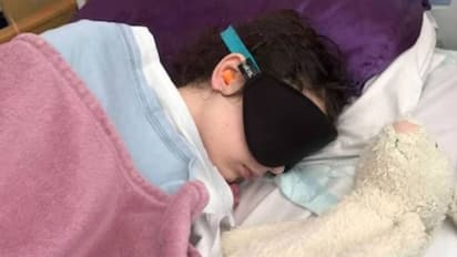 നടക്കാനോ സംസാരിക്കാനോ ഭക്ഷണം കഴിക്കാനോ കഴിയില്ല; ദുരിതം തിന്ന് 18 -കാരി