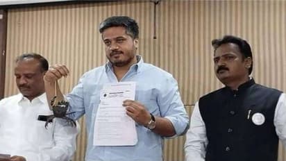 അഴിമതി ആരോപണത്തിന് ബലം കൂട്ടാൻ ഞണ്ട്, എംഎൽഎയ്ക്കെതിരെ നടപടി ആവശ്യപ്പെട്ട് മൃഗസംരക്ഷണ സംഘടനകൾ