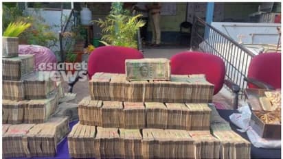 ബെല്ലാരിയിൽ വൻ സ്വർണ, പണ വേട്ട: 5.6 കോടി രൂപയും 3 കിലോ സ്വർണവും 103 കിലോ വെളളിയും പിടിച്ചെടുത്തു