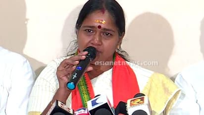 പൊലീസിനെതിരെ ശോഭാ സുരേന്ദ്രൻ; 'എസിപിക്ക് എന്നോട് കാലങ്ങളായി 'പ്രത്യേക സ്നേഹം', ബോംബ് സ്ഫോടനം മാലപ്പടക്കമാക്കി'