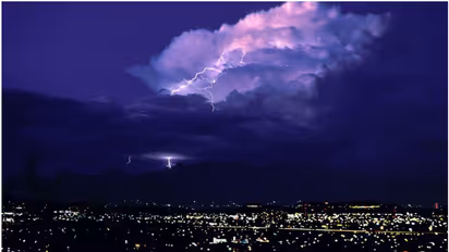 വീണ്ടും യെല്ലോ അലർട്ട്! കൊടും ചൂടിൽ കേരളത്തിന് ആശ്വസ വാർത്ത, തിരുവനന്തപുരത്ത് മഴ തുടങ്ങി; വേനൽമഴയും എത്തുന്നു