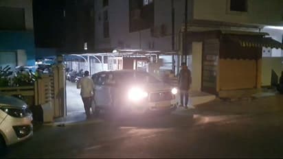 பொள்ளாச்சியில் பிரபல கோழிப்பண்ணையில் இருந்து ரூ.32 கோடி பறிமுதல்? வருமான வரித்துறை அதிரடி