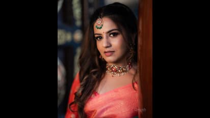 ರೇಷ್ಮೆ ಸೀರೆಯುಟ್ಟು ಯುಗಾದಿ ಹಬ್ಬಕ್ಕೆ ಶುಭಾಶಯ ಕೋರಿದ ನಮ್ರತಾ ಗೌಡ