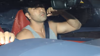 തന്റെ ആറുകോടി വിലയുള്ള കാറിന് ചുറ്റും ആരാധകര്: അസ്വസ്ഥനായി രണ്ബീര് - വീഡിയോ വൈറല്